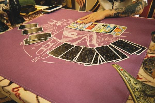 塔罗牌测试：11月你会脱单吗？