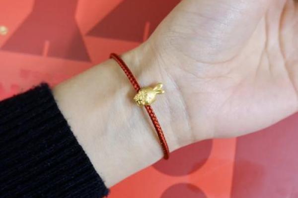 抽一支观音灵签，一整年大吉大利