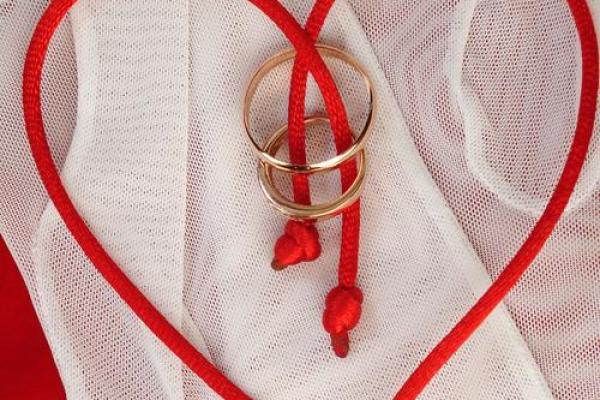 月老千里姻缘牵符 月老牵线姻缘？