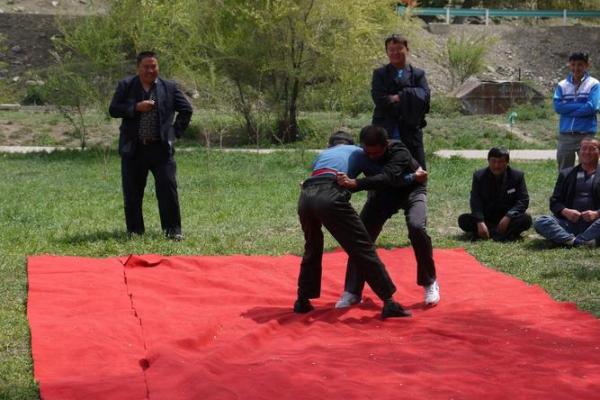 生活中突然摔跤有什么风水讲究吗-