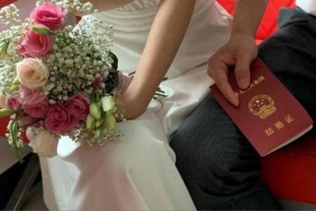 办结婚证要不要选黄道吉日 其实领证的意义更加重大