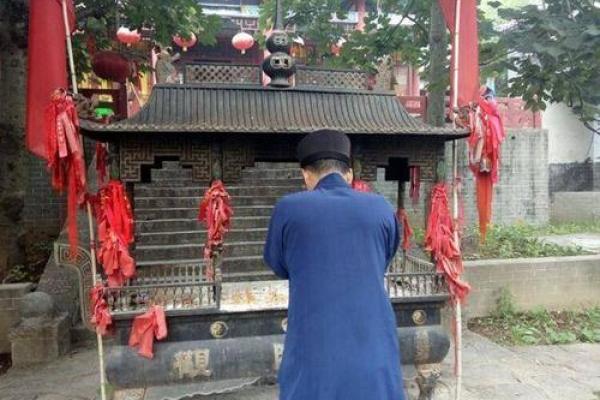 道士拿什么东西算命更好