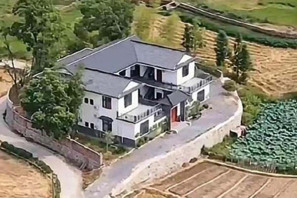 房子在坡中间的房子风水