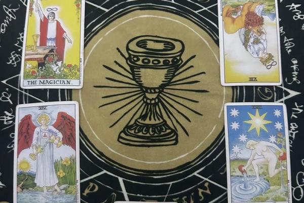 塔罗牌测试：下半年你还会单身吗？