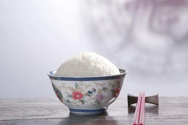 风水知识：饭碗的风水禁忌，不要不信，真的有讲究！！