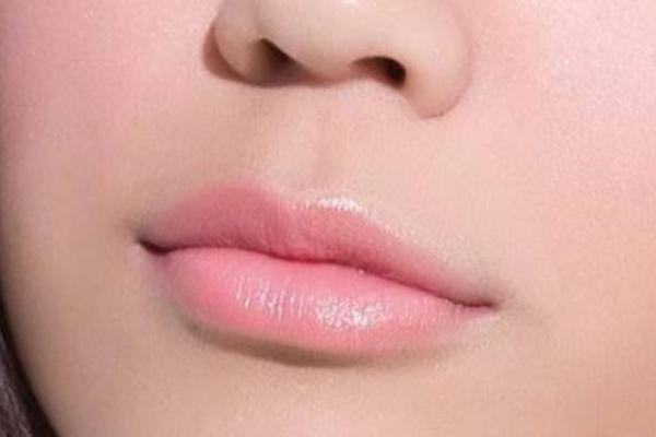 风水面相嘴唇薄的女人是不是很小气