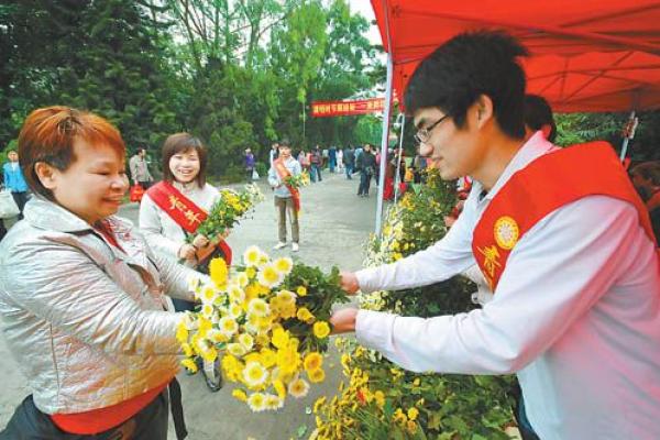 风水祭拜父母要哪些供品纸钱蜡烛祈求平安