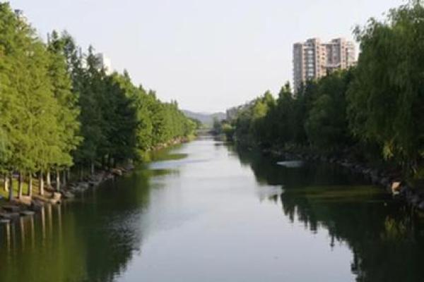 农村的房子后面有条河风水好吗