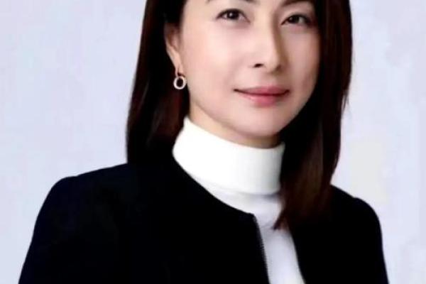 风水面相：耳朵贴脑的女人好不好