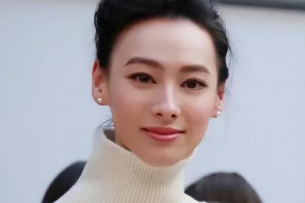 梁洛施八字