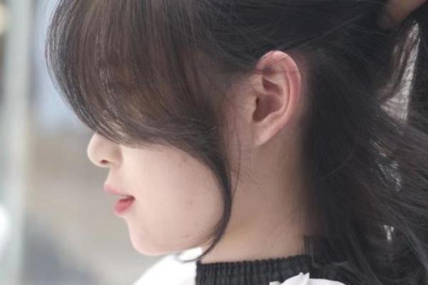 短发八字刘海