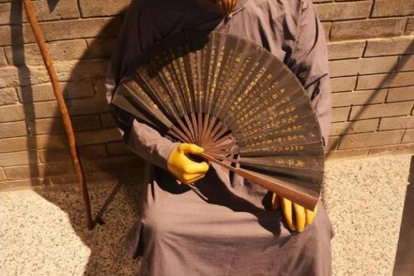 摇铜钱算命
