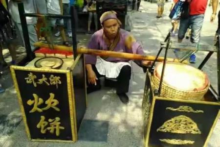 卖柴小伙算命视频