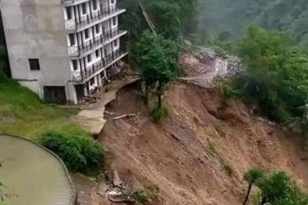 在农村自己建房子风水好吗