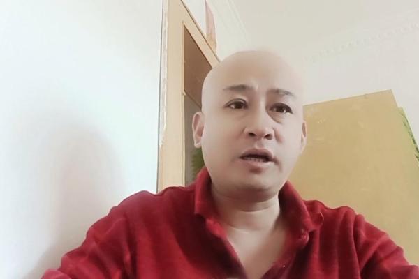 八字金男人